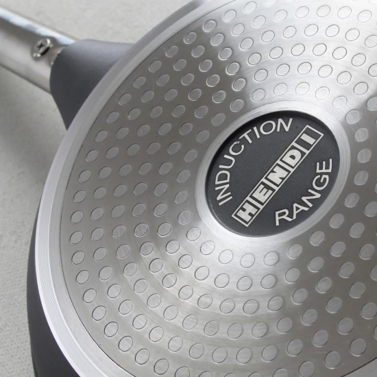 Patelnia indukcyjna Profi Line z odlewu aluminium powlekana tytanem śr
