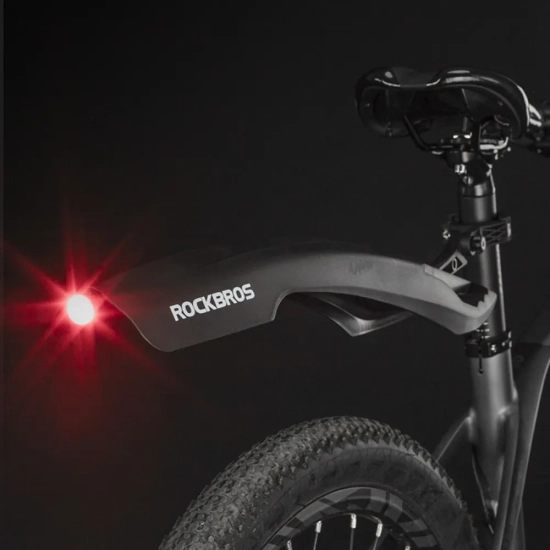 ROCKBROS Tylny błotnik rowerowy z czerwoną lampką LED - czarny