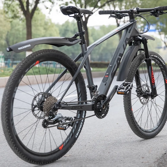 ROCKBROS Tylny błotnik rowerowy z czerwoną lampką LED - czarny