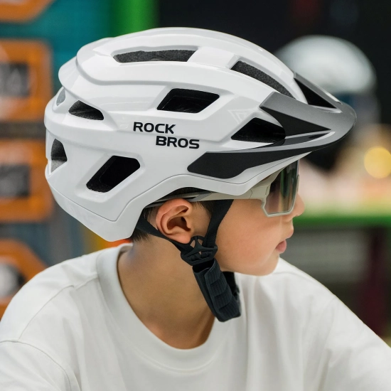 ROCKBROS Kask rowerowy młodzieżowy z odpinanym daszkiem 54–58 cm - biały