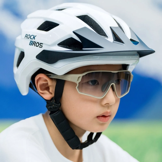 ROCKBROS Kask rowerowy młodzieżowy z odpinanym daszkiem 54–58 cm - biały