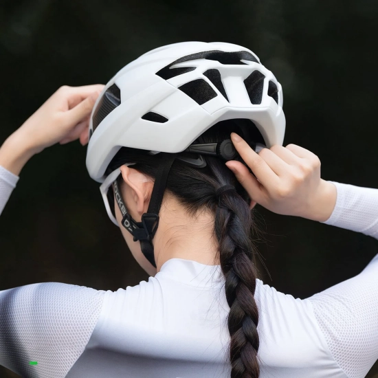 ROCKBROS Kask rowerowy LK-15 z włókna węglowego 58-62 cm - jasnoszary