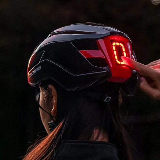 ROCKBROS Kask rowerowy ze zintegrowanym oświetleniem wielokierunkowym