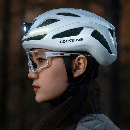 ROCKBROS Kask rowerowy ze zintegrowanym oświetleniem wielokierunkowym