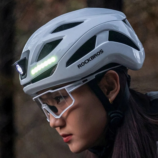 ROCKBROS Kask rowerowy ze zintegrowanym oświetleniem wielokierunkowym