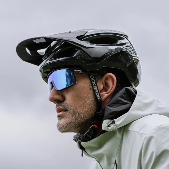 ROCKBROS Kask na rower górski z regulowanym daszkiem zapięciem