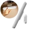 Biała podłużna lampka LED Baseus DGXC-02 z magnetycznym uchwytem montażowym.
