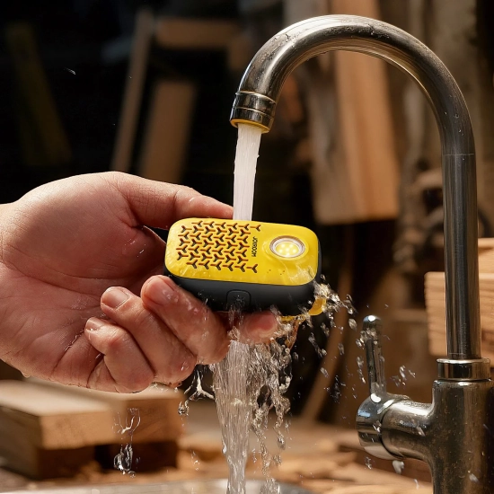 JOYROOM Głośnik przenośny z latarką magnesem klipsem Bluetooth IP67 - żółty