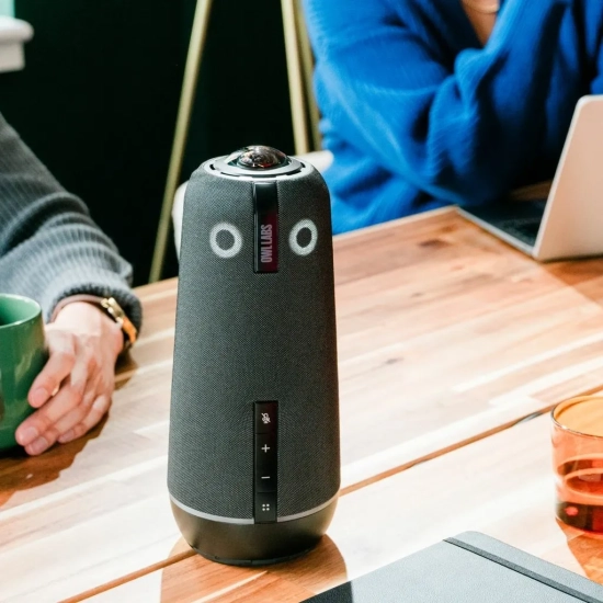 Owl Labs Meeting Owl 4+ MTW405-2000 w kolorze charcoal – cylindryczna kamera konferencyjna 360° z wbudowanymi mikrofonam