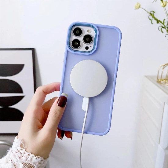 HURTEL Magnetyczne etui z MagSafe do iPhone 15 Plus otworki pod smycz